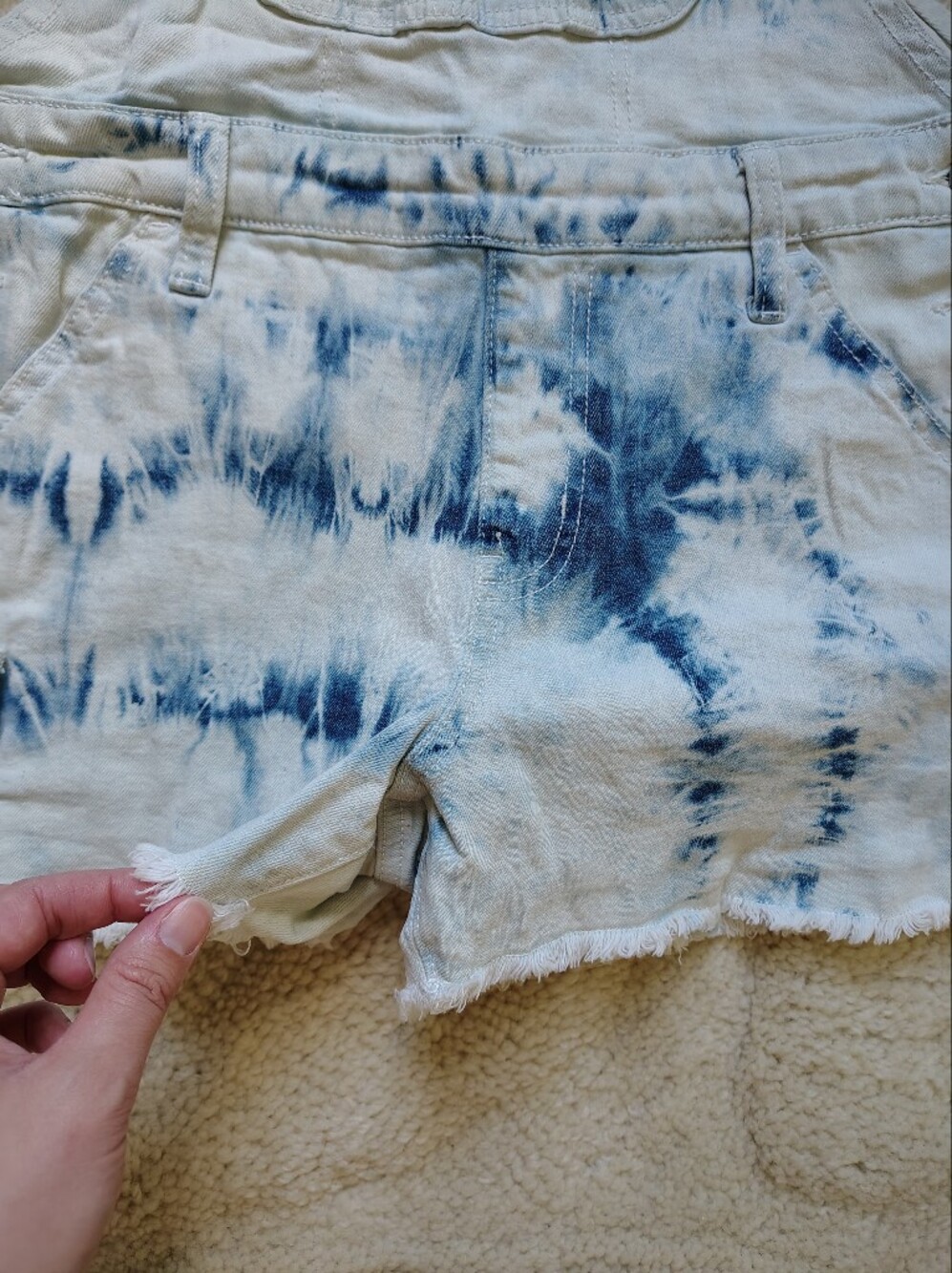 No Boundaries Women's Medium Tie-Dye Denim Short Overalls in White & Blue - Picture 5 of 10